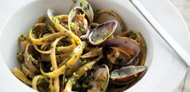 Spicy Cilantro Pesto Pasta with Clams