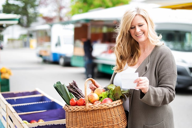 woman healthy shopping planning