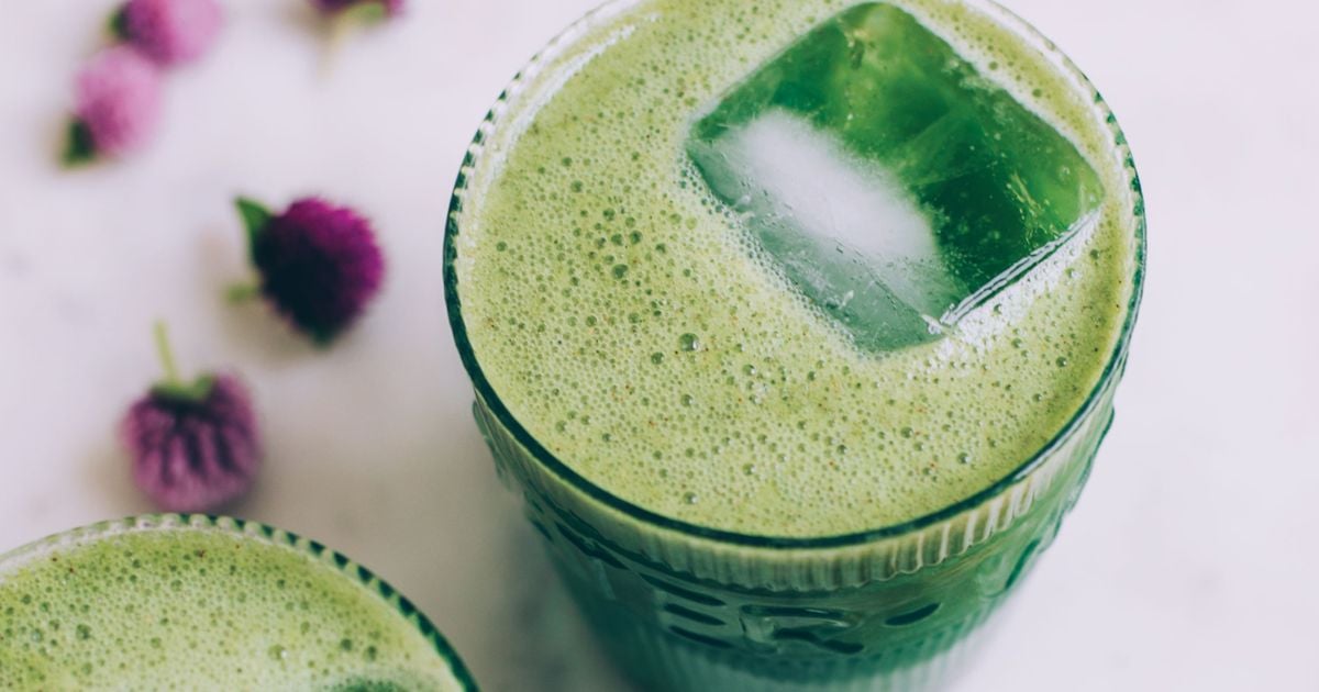 Mermaid Lemonade (aka Iced Green Matcha and Spirulina Lemonade) alive